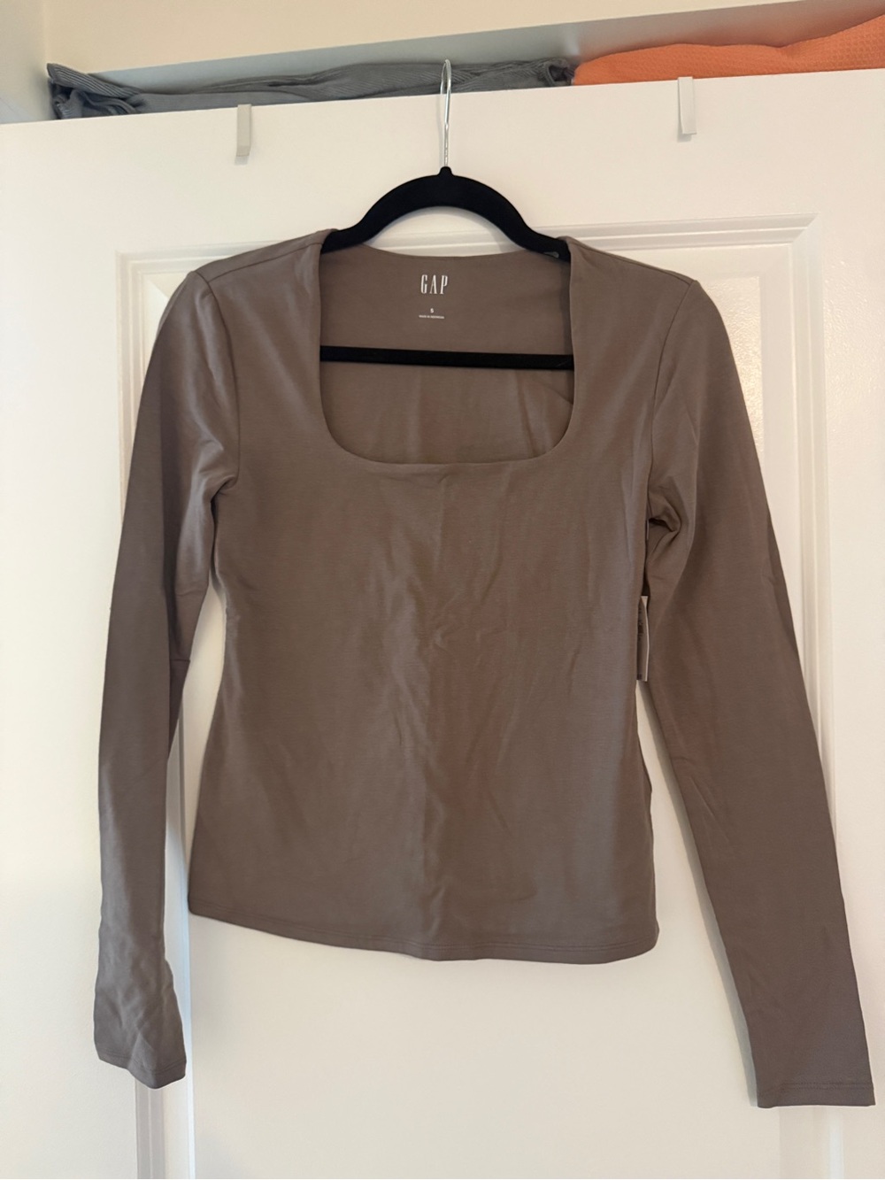 GAP Long Sleeve Square Neck Top in Taupe Brown